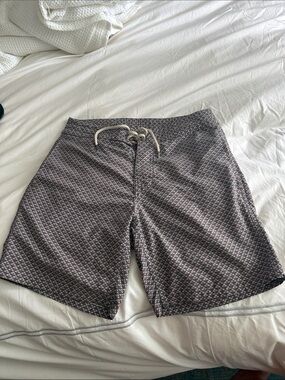 Faherty  Geometric Swim Board Shorts with Coral Accents Sz 29